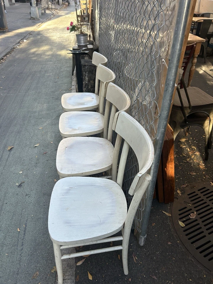 sillas artesanales antiguas blancas de resina madera maciza constructif manual Foto 3 de 4
