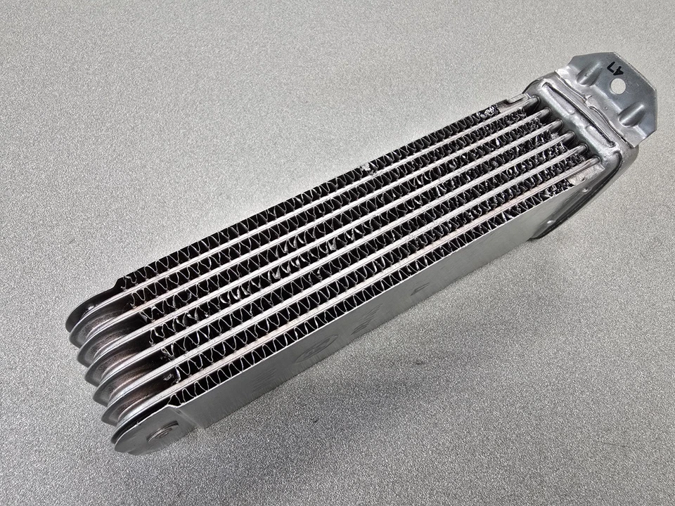 BONITO CARGADOR DE ACEITE ORIGINAL USADO PORSCHE 356 912 6 FILAS Y REFRIGERADOR DE ACEITE RICH #47 9/65 Foto 4 de 4