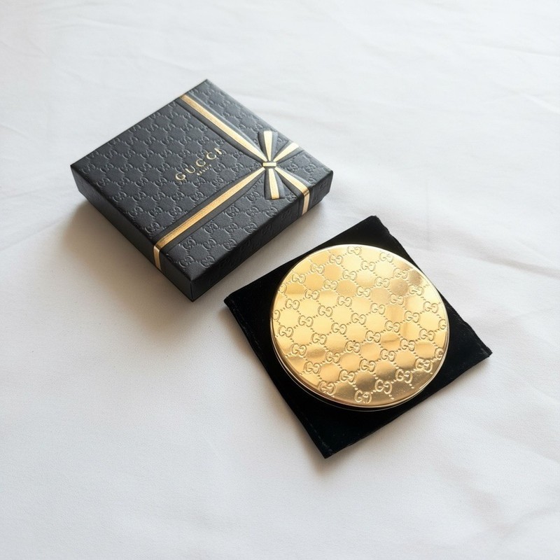 NIB Gucci Cosmetic Beauty Makeup Compact Mirror in Gold Pattern With Gift Bag