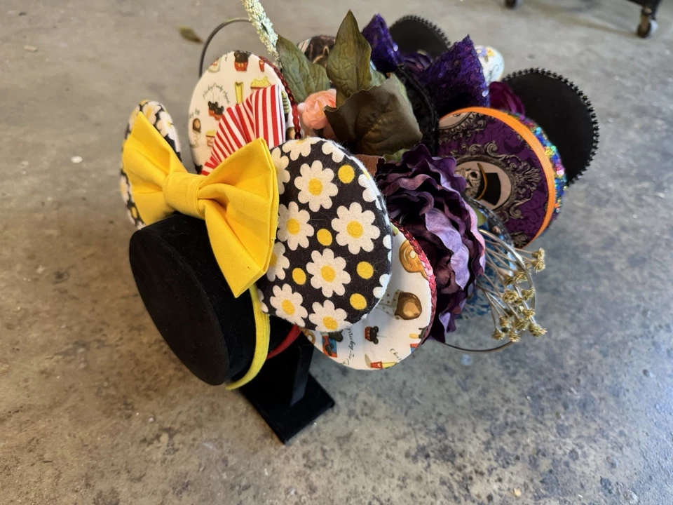 Lote de 7 orejas de Minnie hechas a medida no Disney y estante Foto 2 de 4