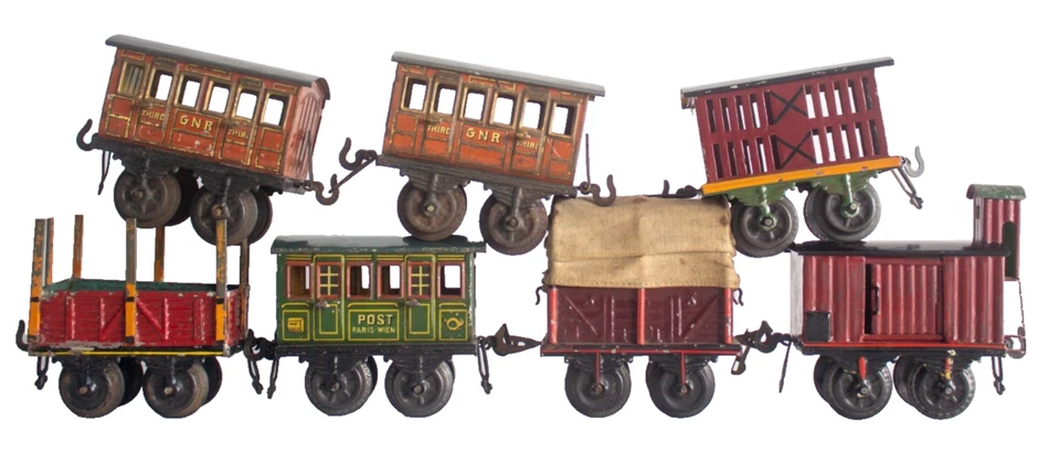 Early 1900's Bing Lot of 7 Bing 0-gauge Short Freight/Passenger Cars - Image 2 of 4