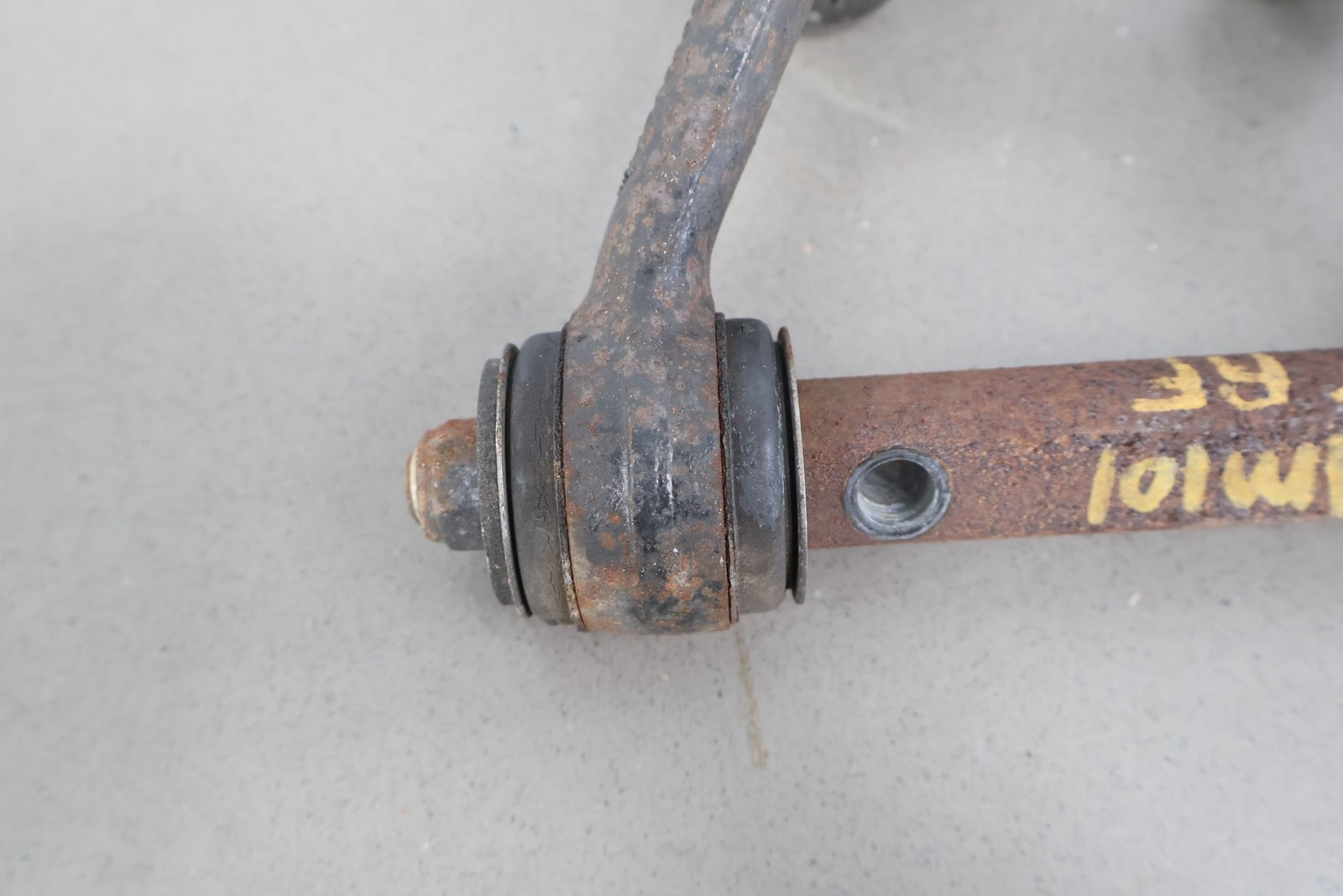 Aston Martin Vantage 2002 Front Right Upper Control arm