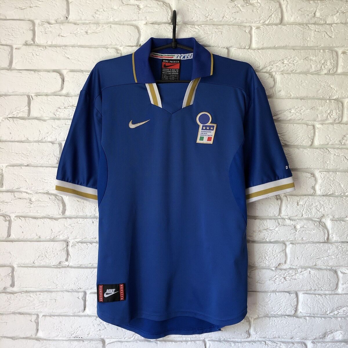 Italy national team 1996 1997 home jersey nike vintage Italy national team 1996 1997 home jersey nike vintage