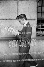 1956 ELVIS PRESLEY | "PENN STATION" (PHOTO) "NEW YORK"