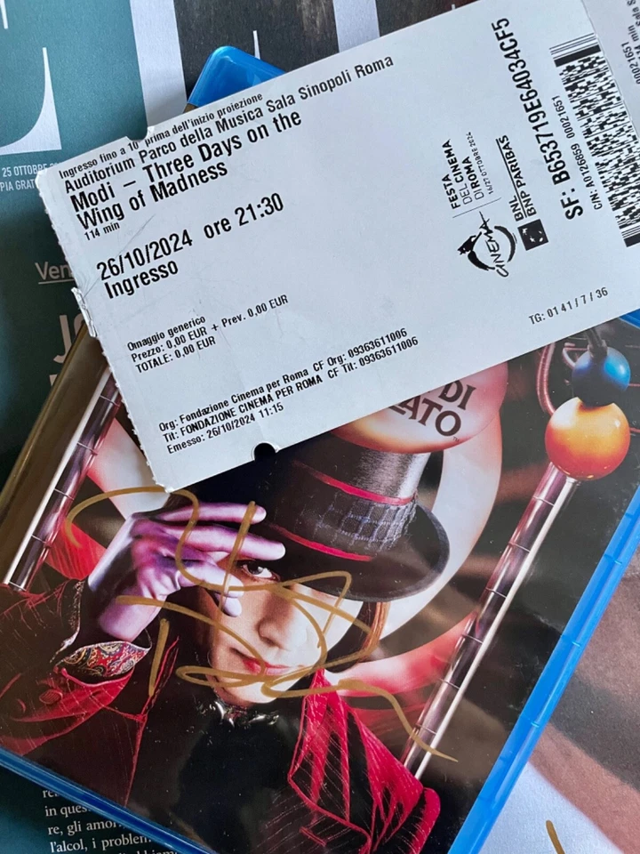 JOHNNY DEPP SIGNED bluray & Newspaper Cover + Ticket (Photo Proof) - Image 3 of 4