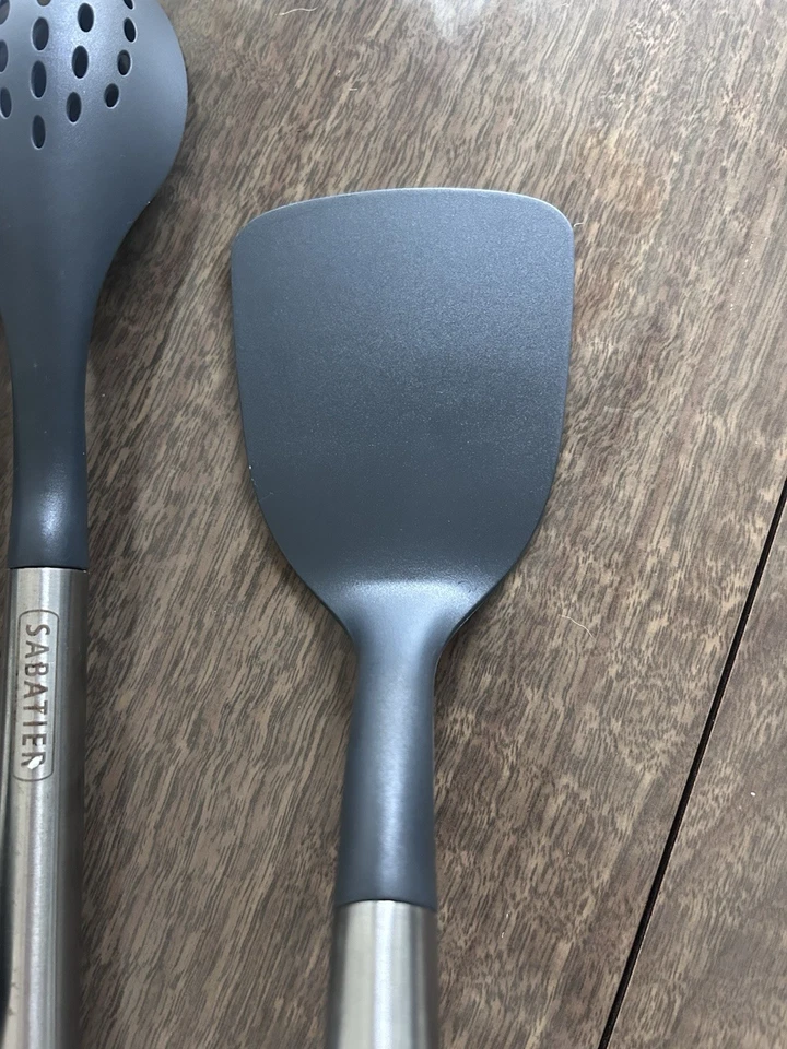 Espátula de cucharón Sabatier 5 piezas utensilios de nailon negro asas de acero inoxidable Foto 4 de 4