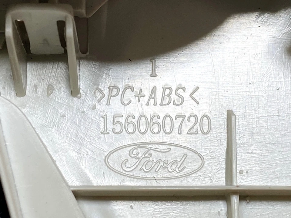 15-18 FORD FOCUS CENTRAL CONSOLA SUPERIOR PANEL CÚPULA MAPA LUZ LÁMPARA MOLDURA OEM Foto 3 de 4