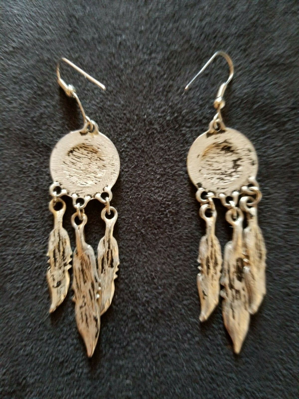 VINTAGE ESTATE SILVERTONE NATIVE SHIELD DREAM CAT… - image 3