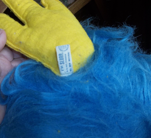 Peluche vintage Spectacular Products I’M SLURP blu con piedi gialli con occhi di sangue - Foto 8 di 9