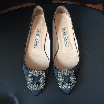 manolo blahnik hangisi black satin