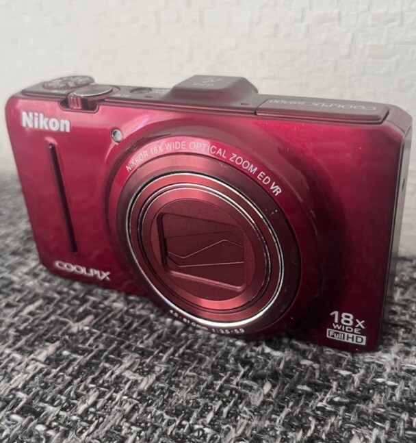 Nikon Coolpix S9300 18X Wide Lens Compact Digital Camera Red Nikon Coolpix S9300 18X Wide Lens Compact Digital Camera Red