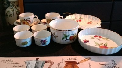 Royal Worcester 9-Piece Set Cup Soup Casserole Shell Pie Plate 9''
