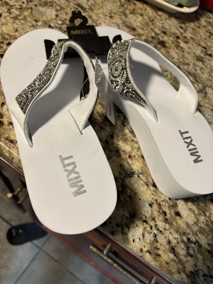 Chanclas de cuña Mixit para mujer talla 7 estrás brillantes T blancas nuevas con etiquetas Foto 2 de 2