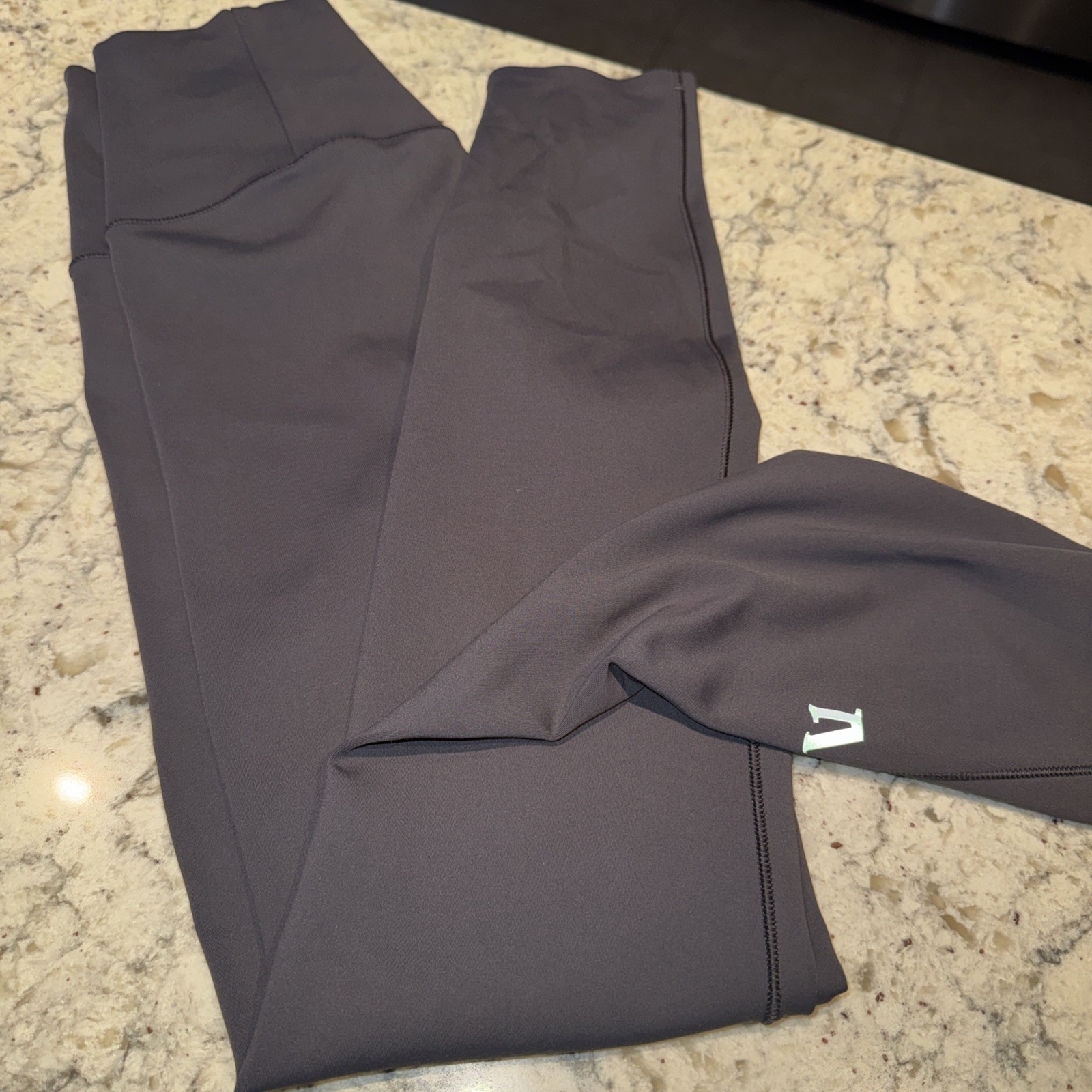 VUORI Evolve Performance Uplift Legging Pants in … - image 1