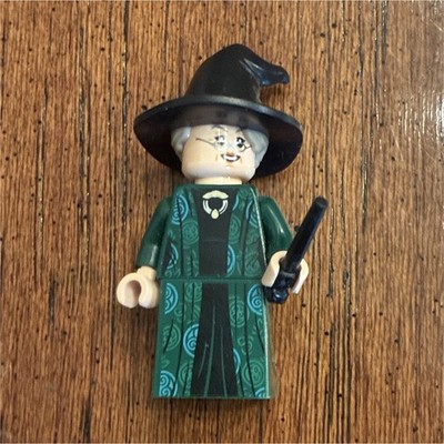 LEGO Witch/Wizard Minifigure Dark Green Robe Outfit w/ Black Hat & Wand