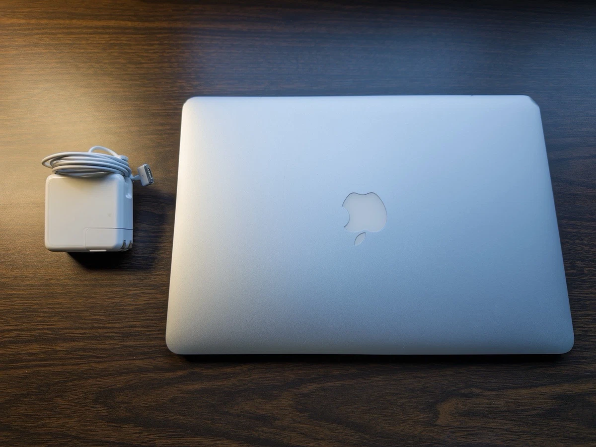 MacBook Air 13インチ シルバー (2014) Apple Macbook Air 13 2014 - Refurbished | LaptopCloseout.ca