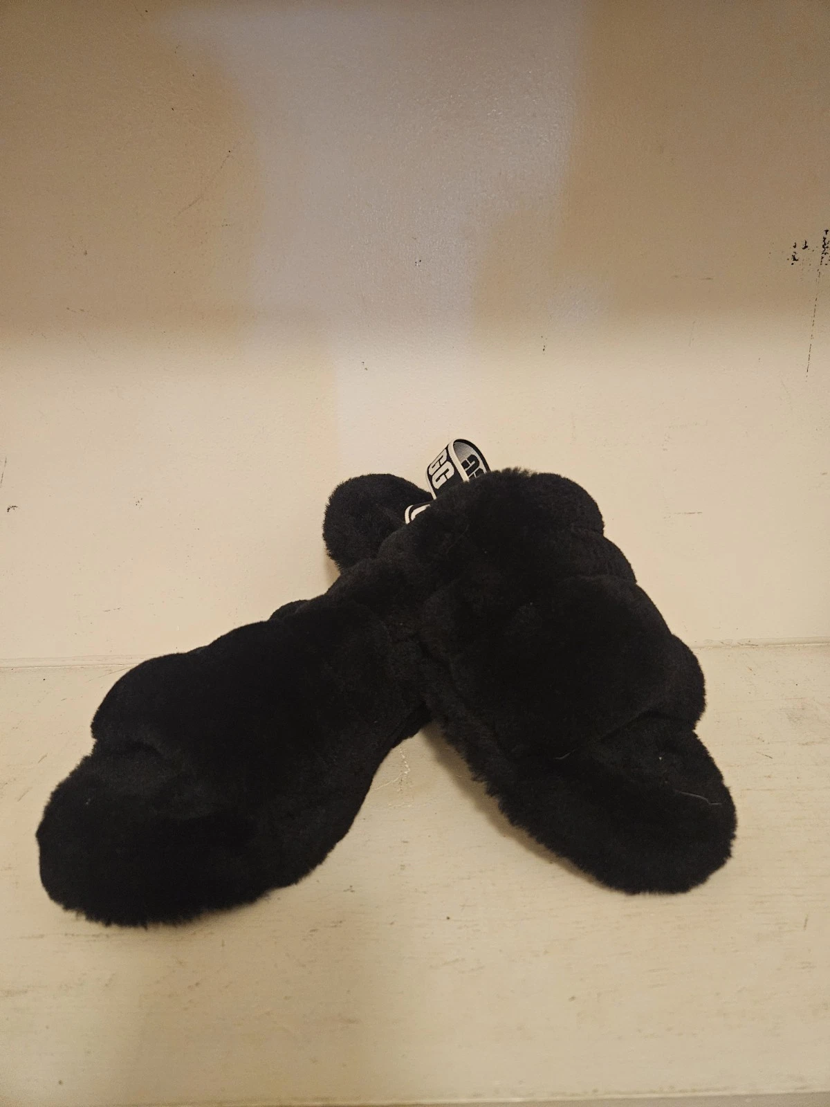 Sandali UGG Fluff Yeah Slide bianco e nero taglia 5