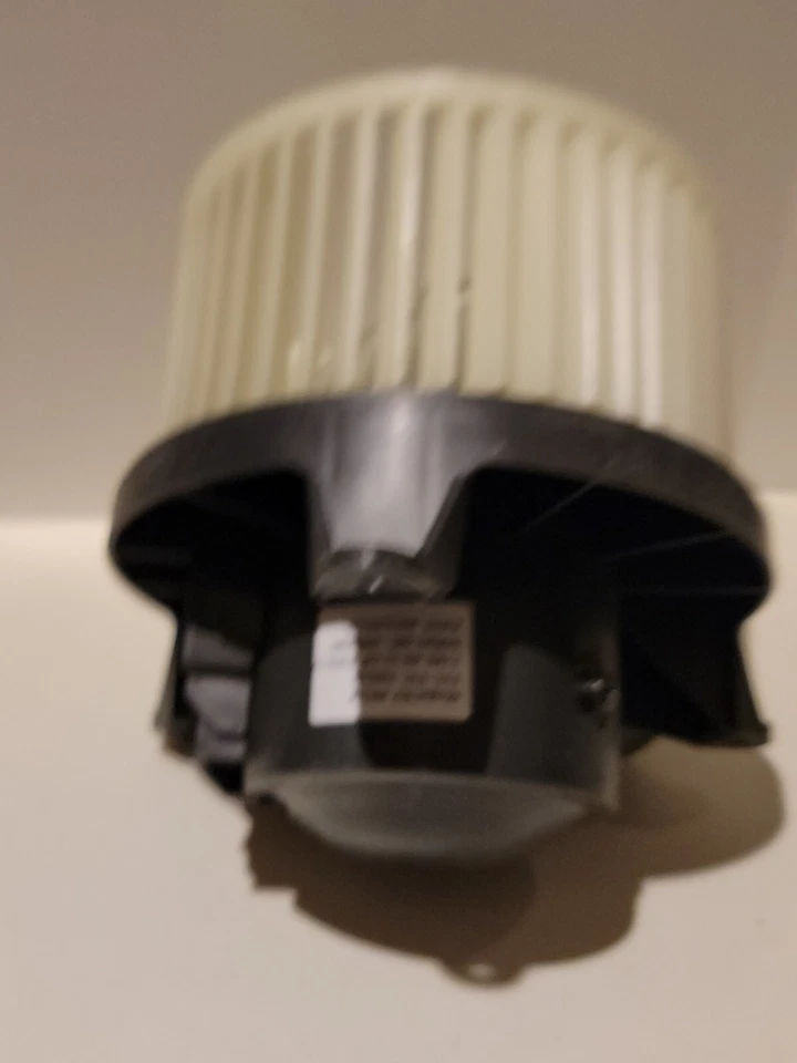 Motor soplador HVAC TYC para 03-11 Lincoln Town Car 700121 Foto 3 de 4