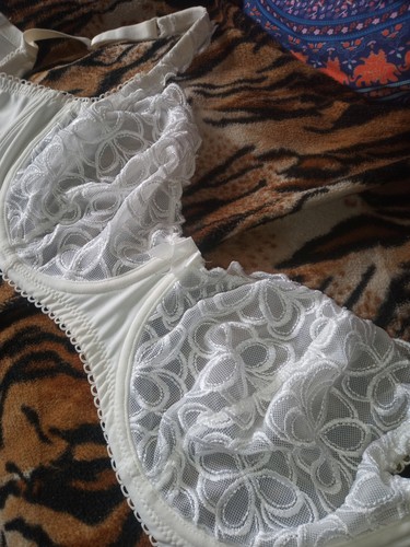 SCHÖNER BON MARCHE DAMEN WEISS SPITZE VOLLSCHALEN BH, GRÖSSE 40D, SEHR GUTER ZUSTAND - Bild 6 von 8