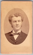 ANTIQUE CDV CIRCA 1870s HARGRAVE HANDSOME YOUNG MAN IN SUIT BROOKLYN NEW YORK