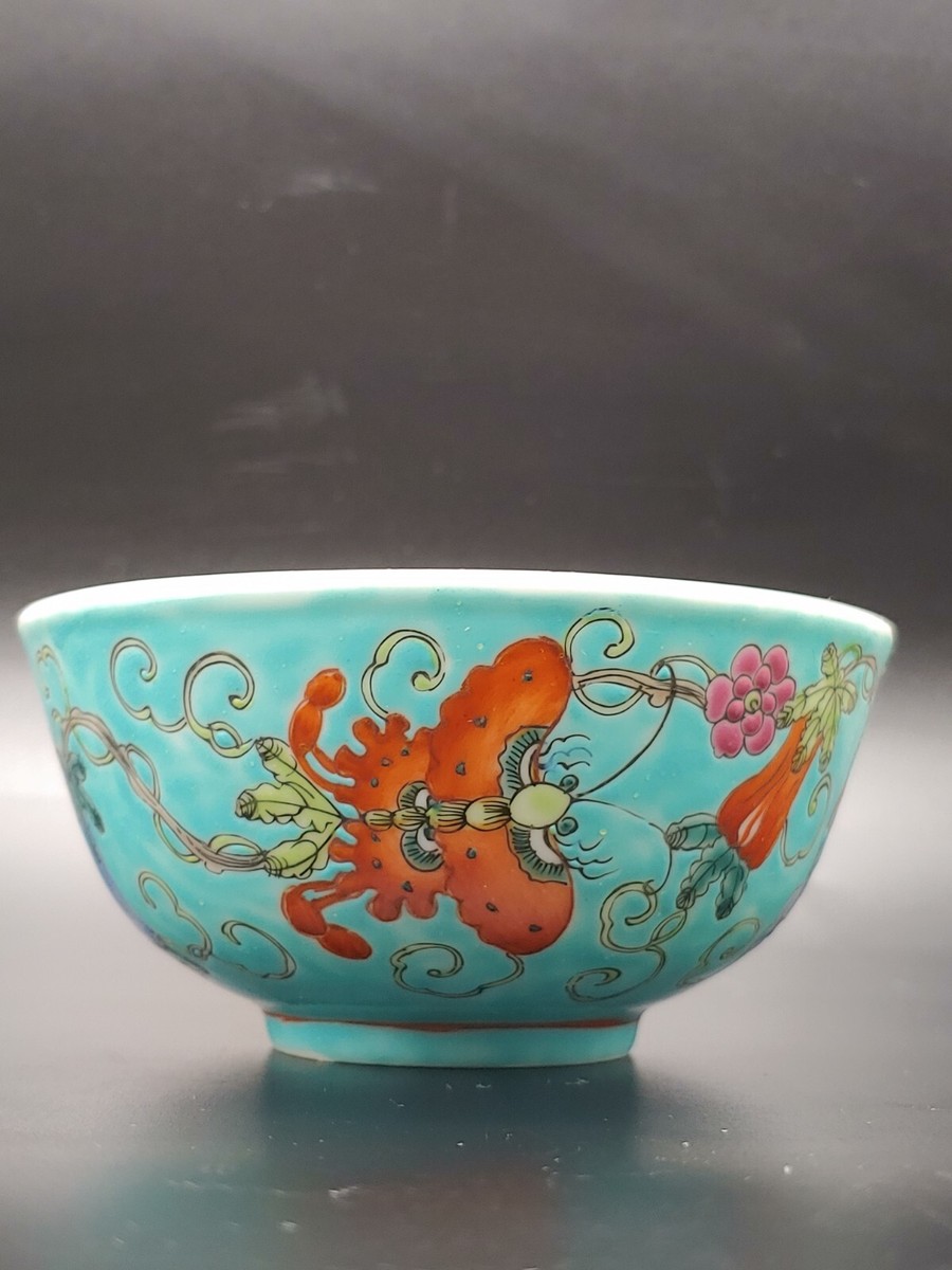 清代粉彩瓷松石绿蝶恋花碗 Antique Chinese Qianlong Mark Famille
