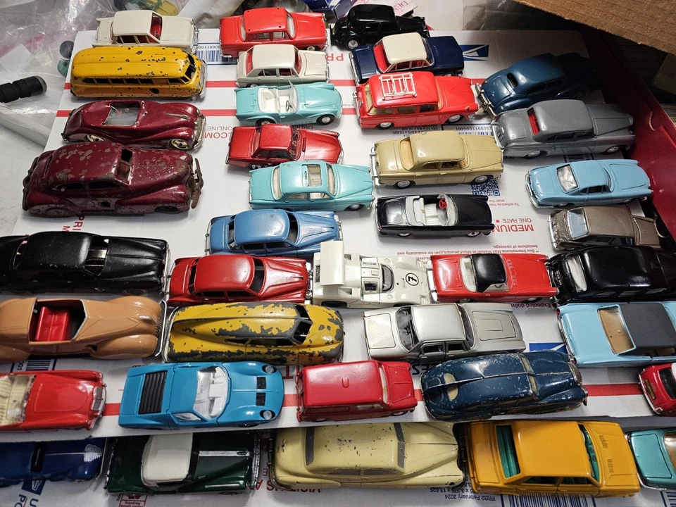LOTE DE REVENTA! 75+ PIEZAS COCHES DIECAST VINTAGE COMO NUEVOS AÑOS 30-80 REINO UNIDO ALEMANIA ITALIA Foto 3 de 4