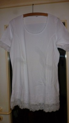 Long Shirt mit Spitze von Tredy Gr. 46  in weiß