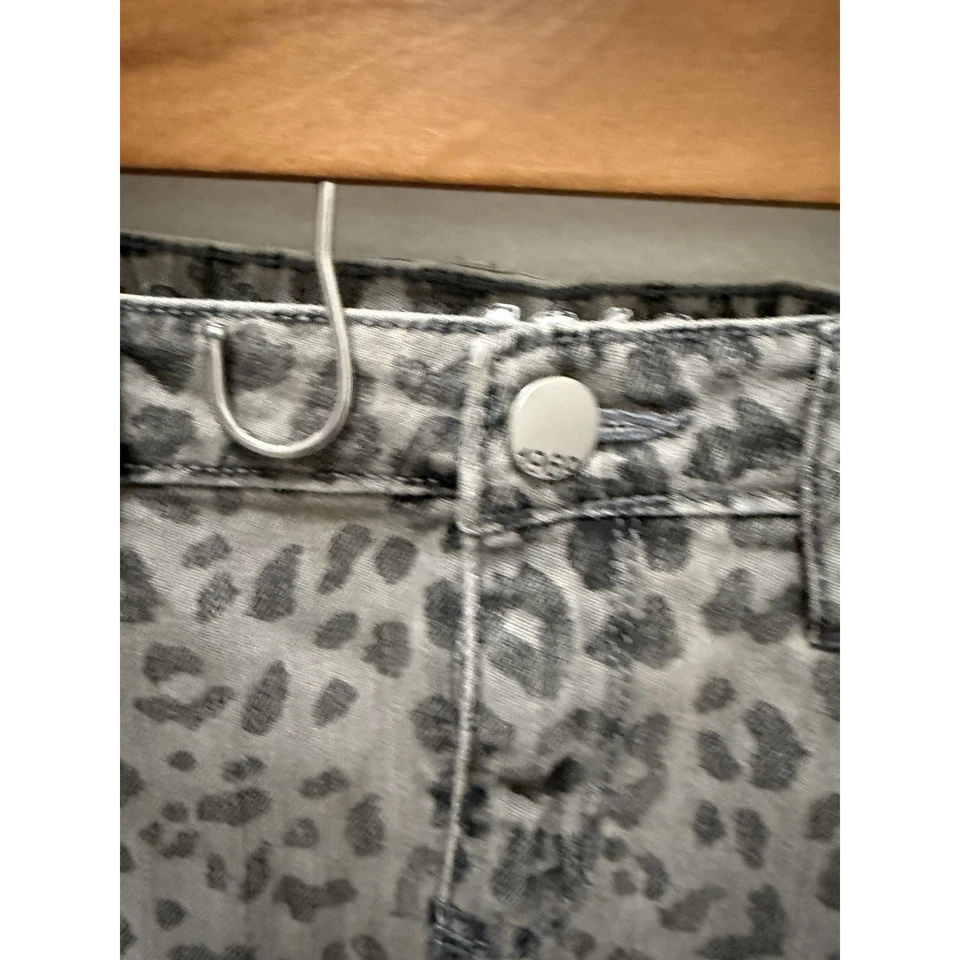 Minifalda vaquera con estampado de leopardo GapKids para niñas - talla 14 regular - gris Foto 3 de 4