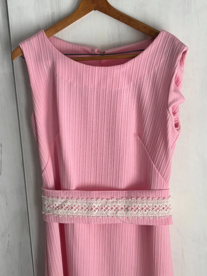 Vintage 60s 70s Pink Ribbed Mod Maxi Long Sheath Dress Crochet Lace Belt M/L - Image 2 of 4