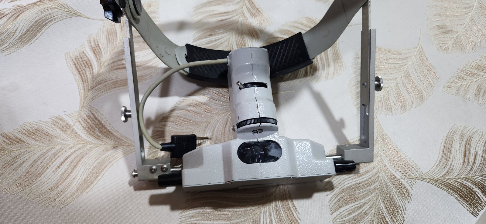 Carl Zeiss OPMI Surgical Microscope Binocular Head Illuminator with Bulb.Read.