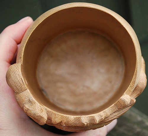 TAZZA IN LEGNO intagliata a mano vintage SQUIRREL & UVE base ad anello incredibile! FORESTA NERA - Foto 7 di 24