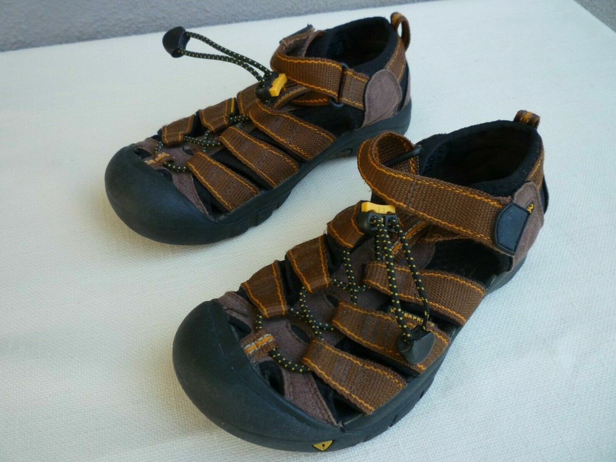 KEEN Newport H2 Waterproof Hiking Sport Sandals Brown Unisex  display picture 1
