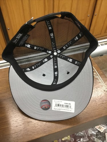 New Era Chicago Cubs Black and White Trucker SnapBack - Picture 5 of 6
