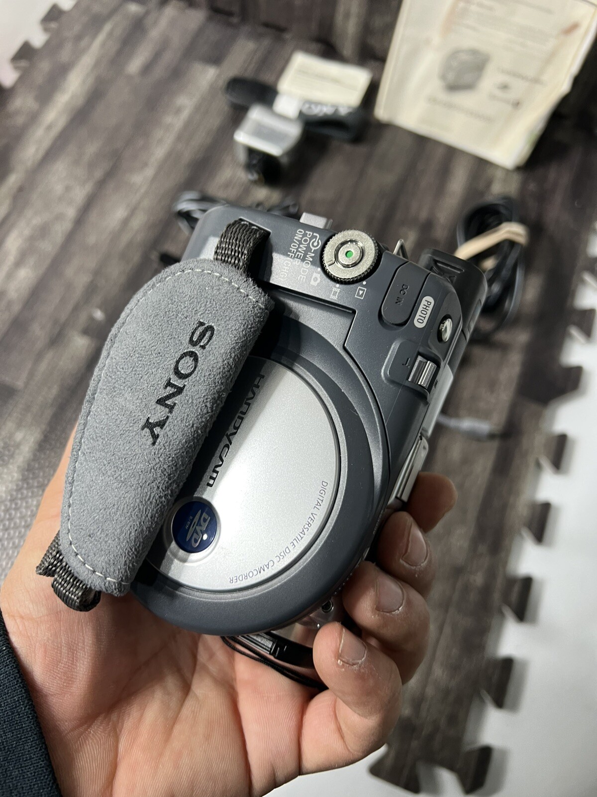 Sony Handycam DCR-DVD201 Mini DVD Digital Video Recorder Camcorder