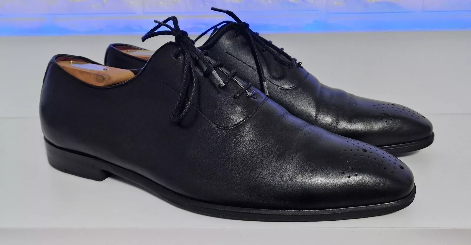 Chaussures Gucci cuir noir Wingtip Brogue Oxford taille 42 E   logo avant