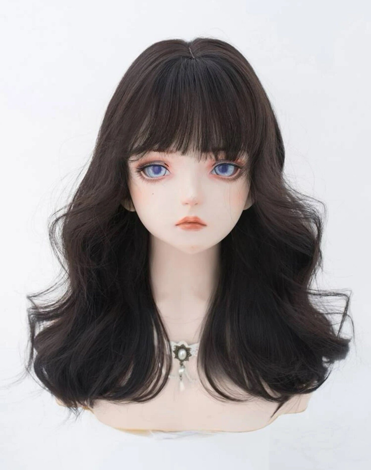 Perruque synthétique brune pour masquer la perte de cheveux avec frange et 4 bonnets ajustables