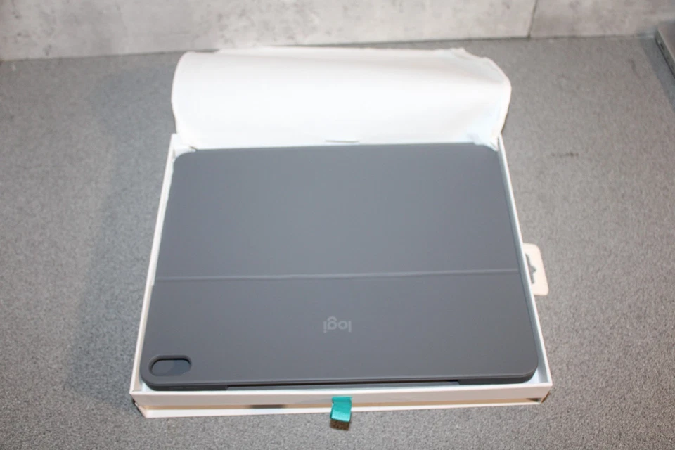 Logitech Combo Touch Keyboard Case Apple iPad Air 13" M2 & M3 - Image 4 of 4