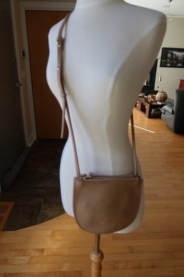 Monserat de Lucca crossbody shoulder bag/purse in camel/tan leather 3 zippers