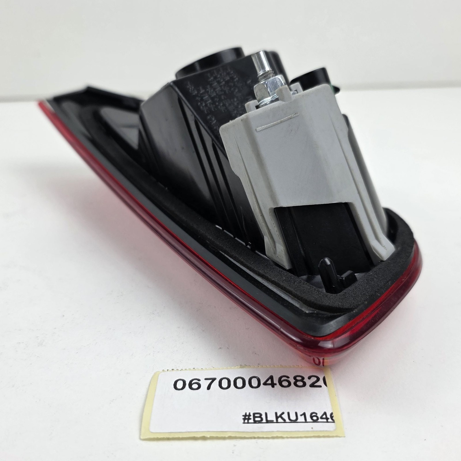 2014-2018 Maserati Ghibli REAR LEFT INNER TAILLIGHT 06700046820