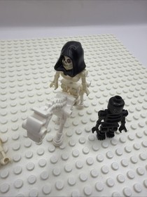 Lego Castle Fantasy Era Minifigures 7079 "Drawbridge Defense" 2009