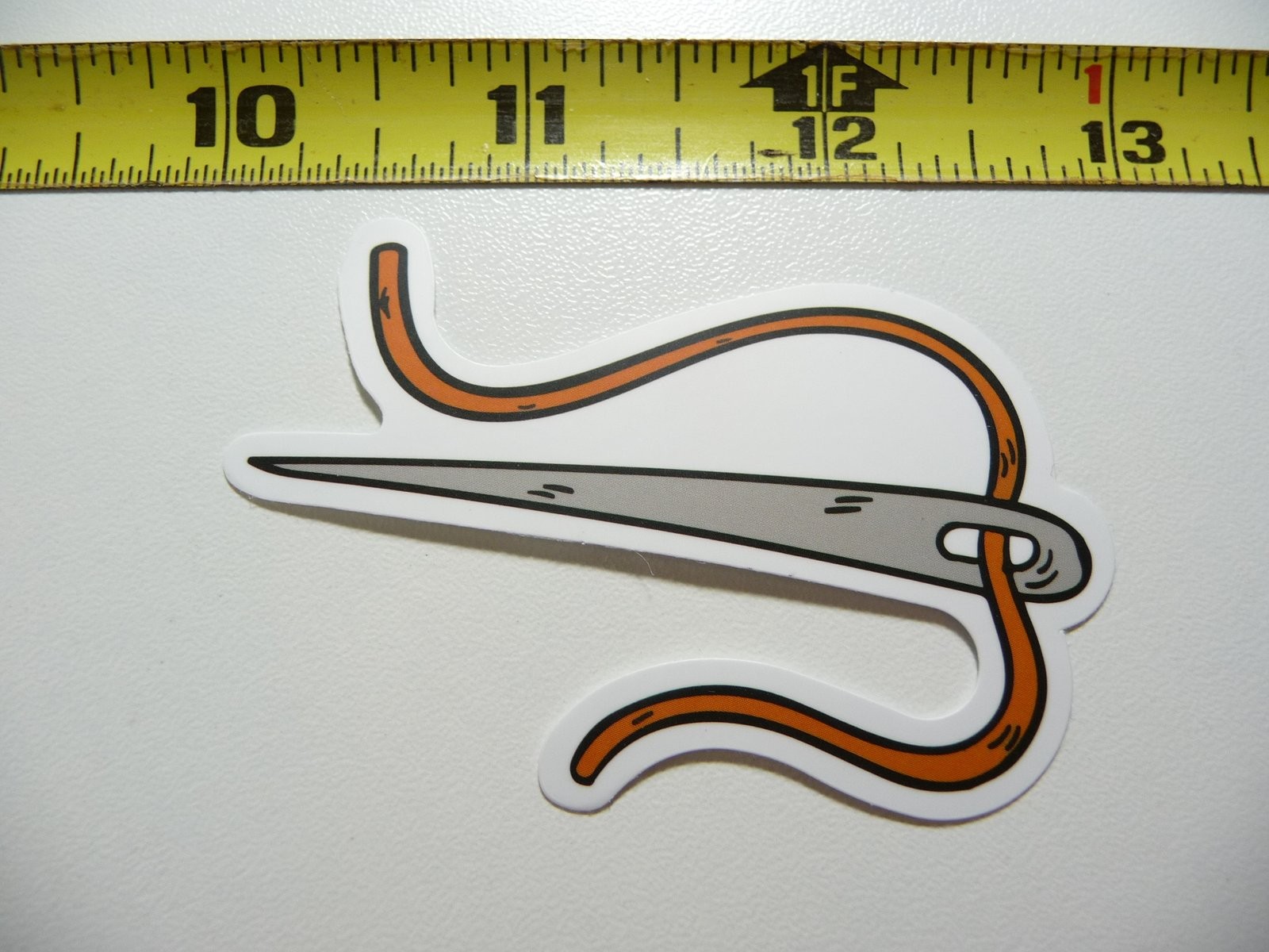 THREAD IN EYE OF NEEDLE DECAL STICKER SEWING SEW CLOTHING SEAMSTRESS