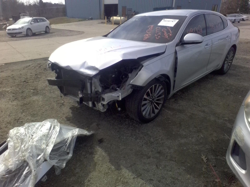 二手右前挡泥板 适合:2017 起亚 Cadenza 右前 A 级 — 第 2/4 张图片