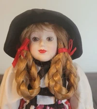 Dolls Of The World Danbury Mint [GERMANY] 9" Porcelain Doll