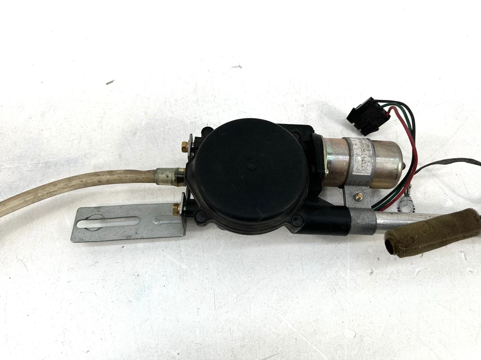 Chrysler Eagle vintage?? Barra faltante antena 4608147 usada OEM Foto 2 de 4