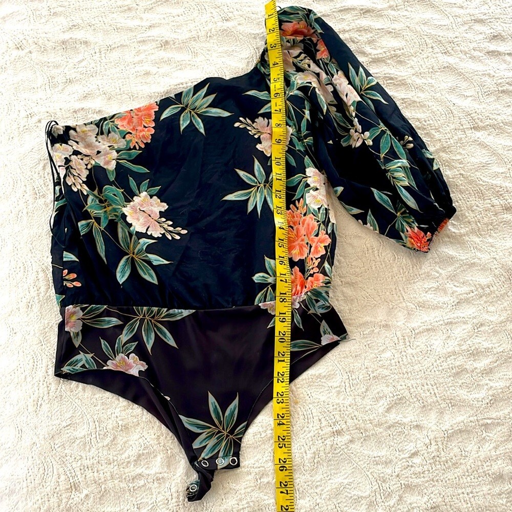 ZARA NWOT Hawaiian Floral PUFFY SLEEVE OFF SHOULDER BODYSUIT Size Medium thumbnail 8