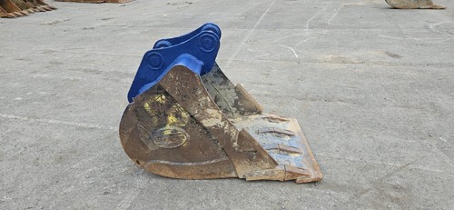 900mm Digging Bucket w/ 65mm Pins - Used - Price £850.00 + VAT @ 20% - C61 - Picture 5 of 8