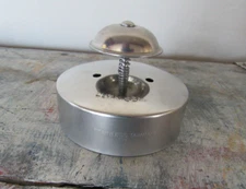 The Pampered Chef Cut-n-Seal Cutter Press Pastry Biscuit Sandwich Maker 3.5”