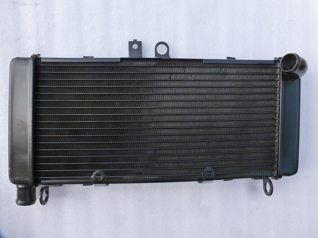 Radiateur Hornet 900 de remplacement idéal pour la rénovation et l'entretien des CB900F