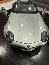 1/18 Kyosho BMW Z8 in Silver on Black 