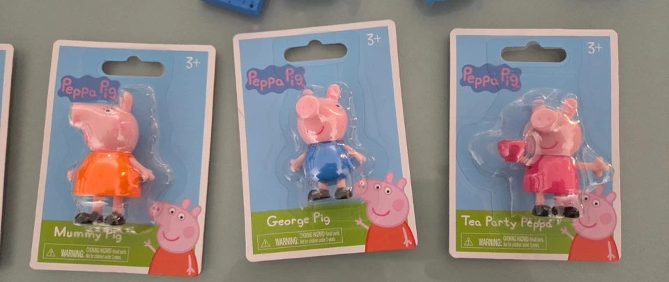 PEPPA PIG SET OF 44 FIGURES & PLAYSET FURNITURE ACCESSORIES PIECES Hasbro Toys - Image 3 of 4